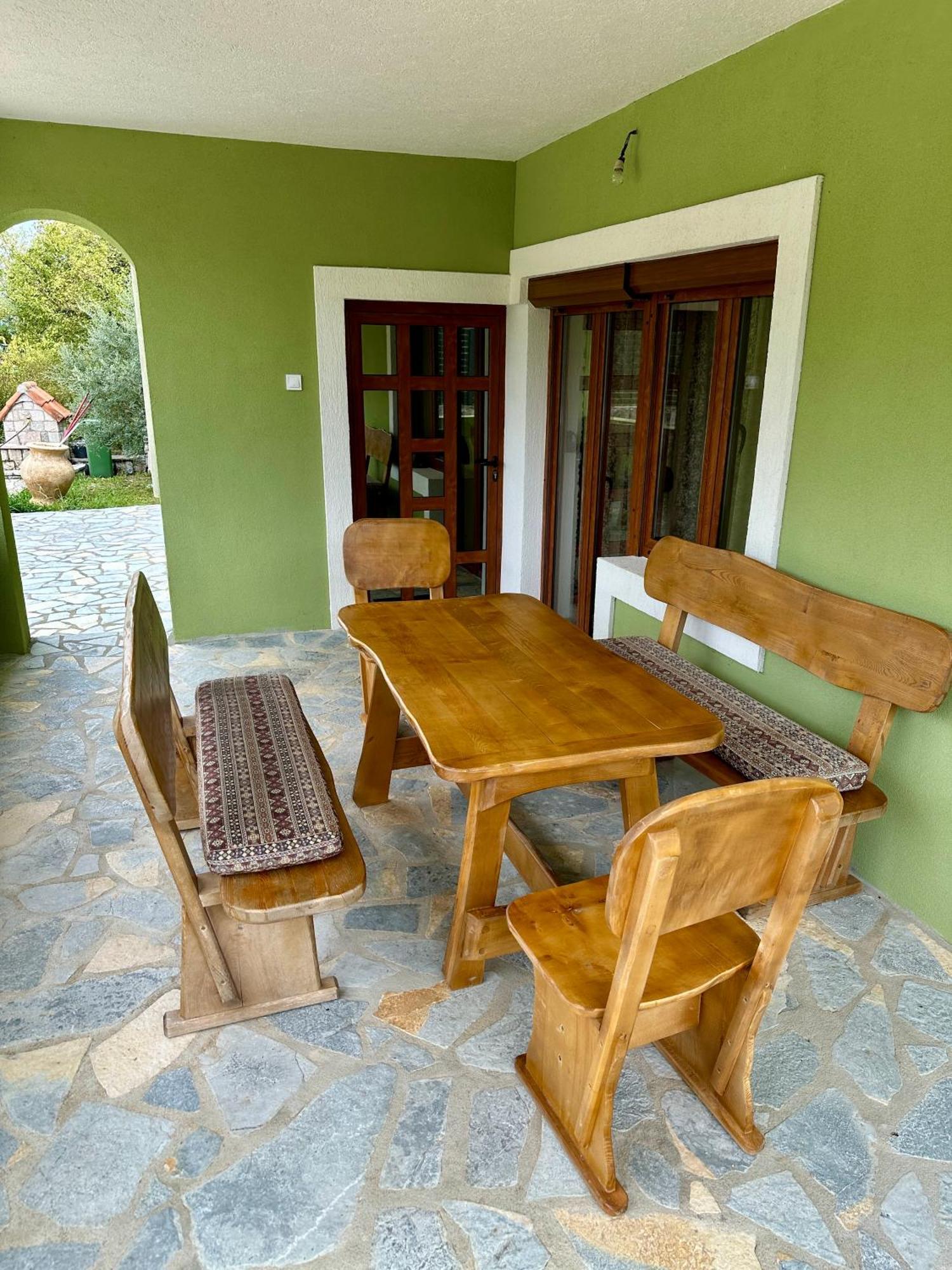 Green House Virpazar Rum bild